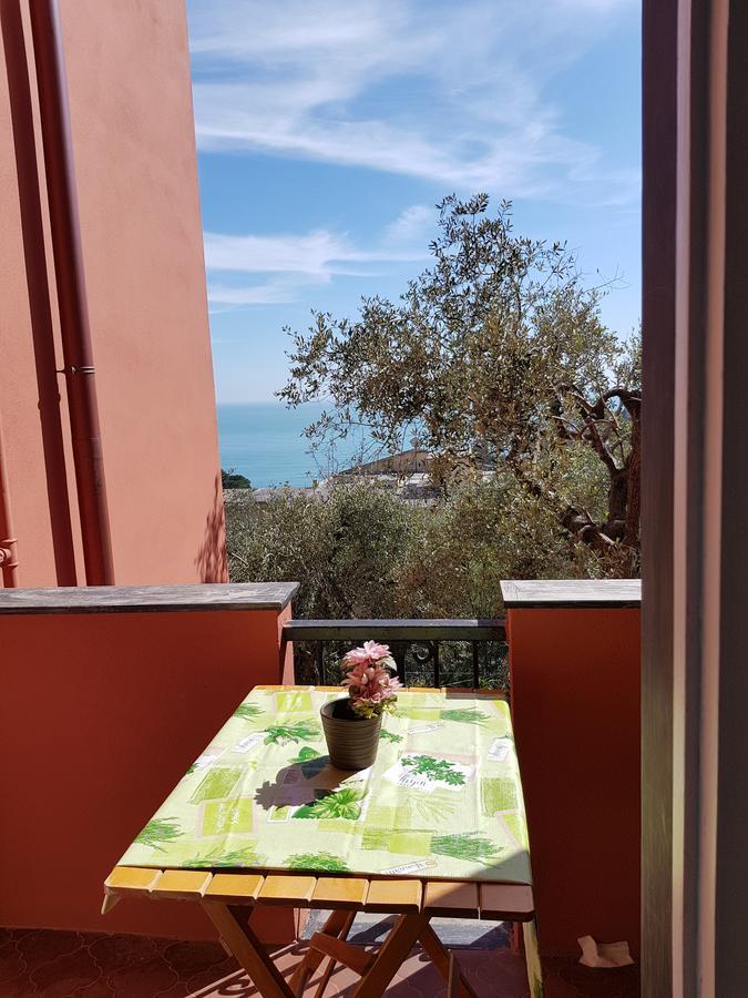 Lorenzo'S Charming Flat Monterosso al Mare Exterior foto